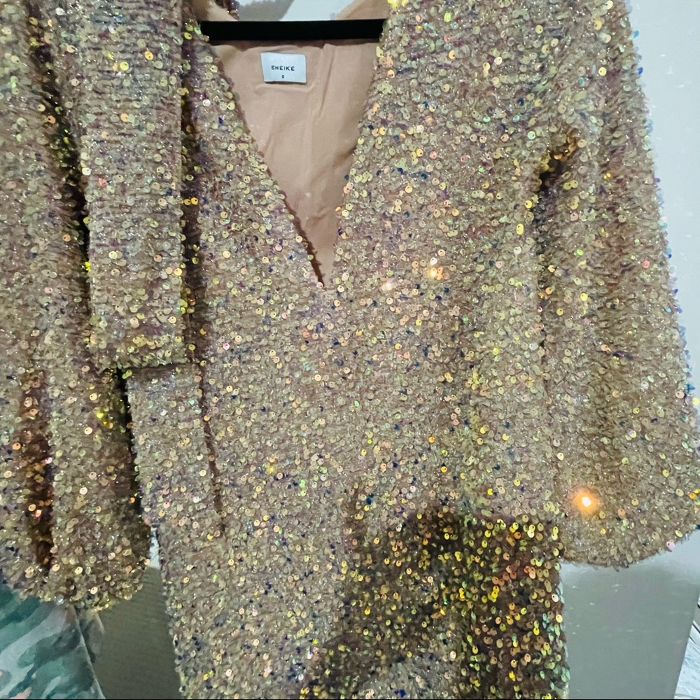 Wore once, it’s size 6 but easy fit for8-10. Perfect for Christmas or NYE party - Picture 4 of 5